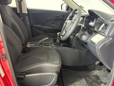 2024-Mahindra-XUV-300-12T-SE-W4_9