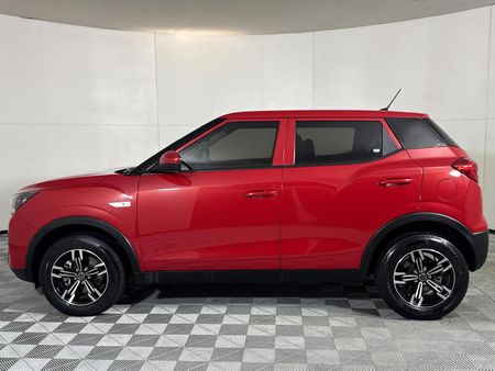 2024-Mahindra-XUV-300-12T-SE-W4_18