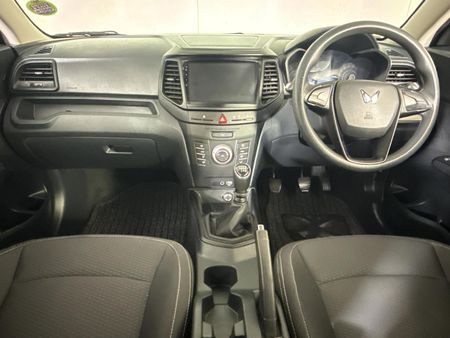 2024-Mahindra-XUV-300-12T-SE-W4_1