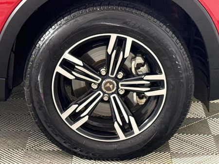 2024-Mahindra-XUV-300-12T-SE-W4_5