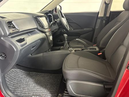 2024-Mahindra-XUV-300-12T-SE-W4_8