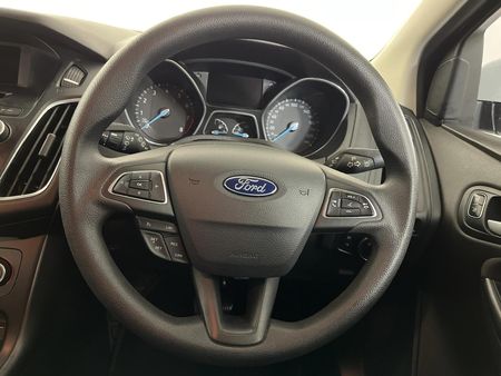 2017-Ford-Focus-15-EcoBoost-Trend-Auto-5-dr_12