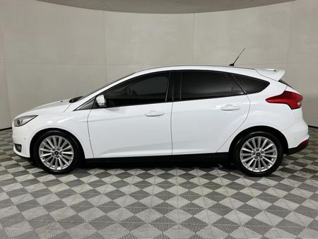 2017-Ford-Focus-15-EcoBoost-Trend-Auto-5-dr_19