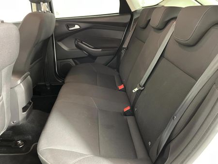 2017-Ford-Focus-15-EcoBoost-Trend-Auto-5-dr_3