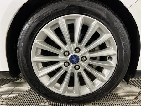 2017-Ford-Focus-15-EcoBoost-Trend-Auto-5-dr_5