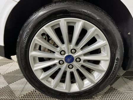 2017-Ford-Focus-15-EcoBoost-Trend-Auto-5-dr_7