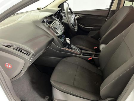 2017-Ford-Focus-15-EcoBoost-Trend-Auto-5-dr_8