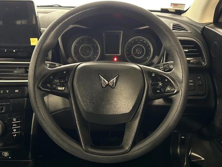 2025-Mahindra-XUV-3XO-12T-MX3-Auto_10