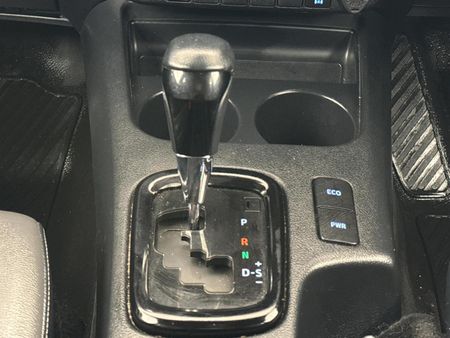 2023-Toyota-Hilux-28-GD-6-Raised-Body-Legend-4x4-Auto-Double-Cab_10