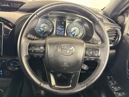 2023-Toyota-Hilux-28-GD-6-Raised-Body-Legend-4x4-Auto-Double-Cab_11