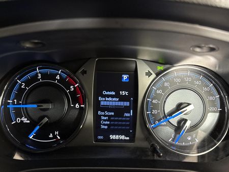 2023-Toyota-Hilux-28-GD-6-Raised-Body-Legend-4x4-Auto-Double-Cab_2