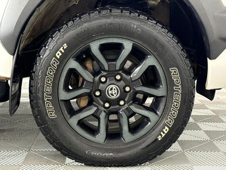 2023-Toyota-Hilux-28-GD-6-Raised-Body-Legend-4x4-Auto-Double-Cab_5