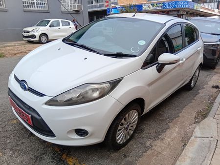 2012-Ford-Fiesta-14i-Trend-5-dr_2