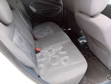 2012-Ford-Fiesta-14i-Trend-5-dr_8