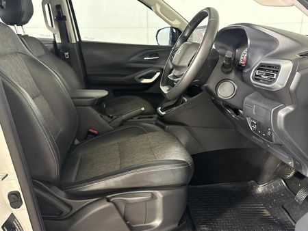 2025-Peugeot-Landtrek-19D-Allure-Double-Cab-Auto_9