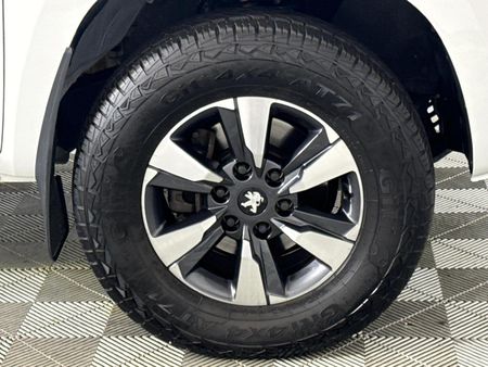 2025-Peugeot-Landtrek-19D-Allure-Double-Cab-Auto_4