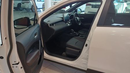 2026-Toyota-Corolla-Cross-18-XR-Hybrid_9