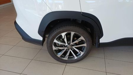 2026-Toyota-Corolla-Cross-18-XR-Hybrid_10