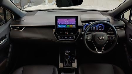 2026-Toyota-Corolla-Cross-18-XR-Hybrid_5