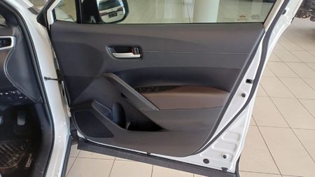 2026-Toyota-Corolla-Cross-18-XR-Hybrid_8