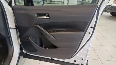 2026-Toyota-Corolla-Cross-18-XI_8