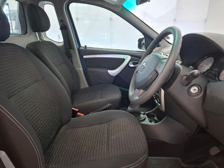 2020-Nissan-NP200-16-SE_7