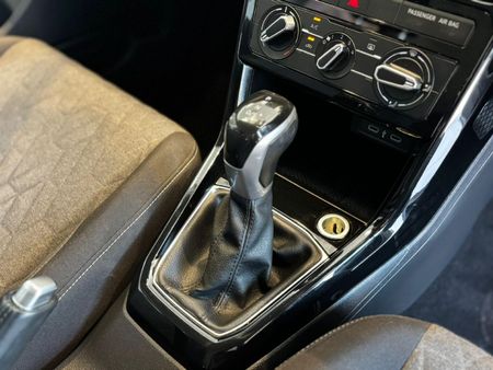 2024-Volkswagen-T-Cross-10-TSI-Life-Auto_12