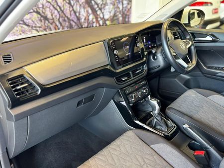 2024-Volkswagen-T-Cross-10-TSI-Life-Auto_14