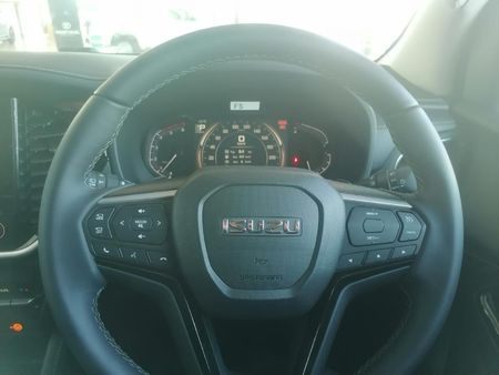 2026-Isuzu-Mu-x-30D-HR-LSE-Auto_18