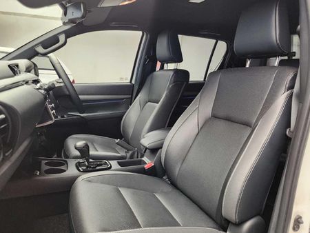 2026-Toyota-Hilux-28-GD-6-RB-Legend-RS-Auto-Double-Cab-mHev_15