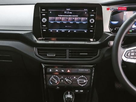 2026-Volkswagen-T-Cross-10-TSI-Life-Auto_18