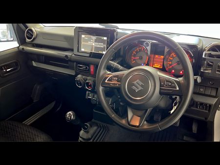 2019-Suzuki-Jimny-15-GLX_9