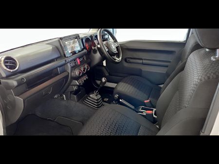 2019-Suzuki-Jimny-15-GLX_11