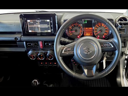 2019-Suzuki-Jimny-15-GLX_12