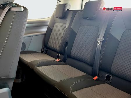 2026-Volkswagen-Kombi-20-TDI-Commerce-Auto-125kw_16