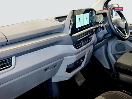 2026-Volkswagen-Kombi-20-TDI-Commerce-Auto-125kw_8