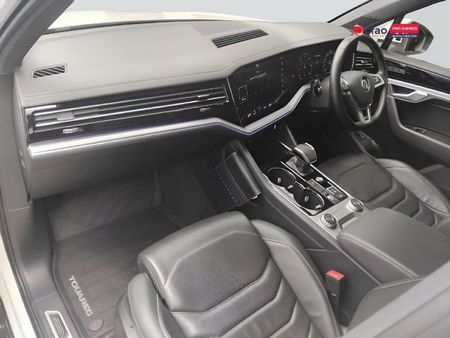 2019-Volkswagen-Touareg-30-TDI-V6-Luxury_17