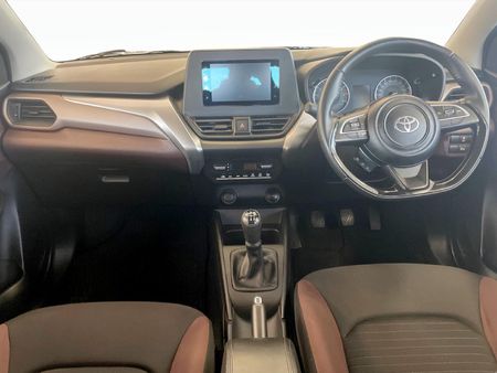 2025-Toyota-Starlet-Cross-15XS_5