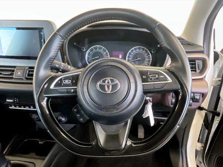 2025-Toyota-Starlet-Cross-15XS_7