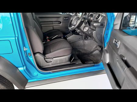 2021-Suzuki-Jimny-15-GLX-Auto_10