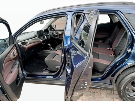 2026-Suzuki-Fronx-15-GL_11