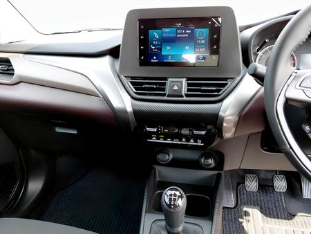 2026-Suzuki-Fronx-15-GL_17
