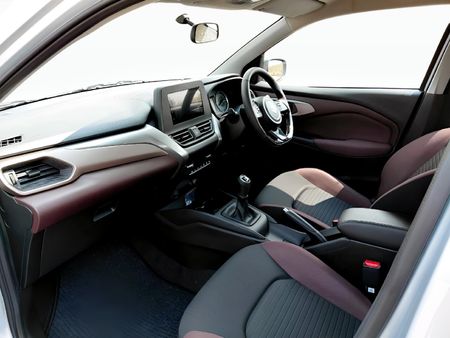 2026-Suzuki-Fronx-15-GL_23