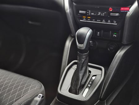 2025-Toyota-Urban-Cruiser-15-XR-Auto_15