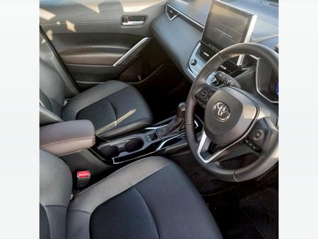 2025-Toyota-Corolla-Cross-18-XS_13