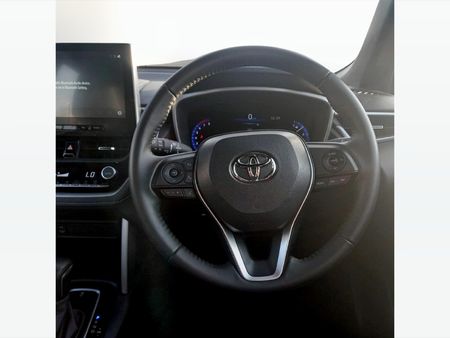 2025-Toyota-Corolla-Cross-18-XS_15