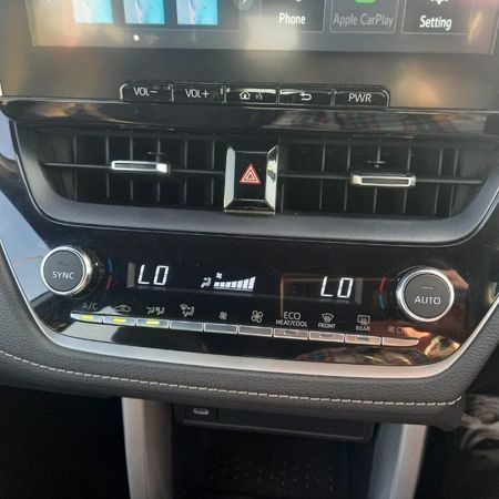 2025-Toyota-Corolla-Cross-18-XS_21