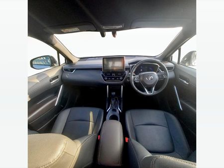 2025-Toyota-Corolla-Cross-18-XS_5