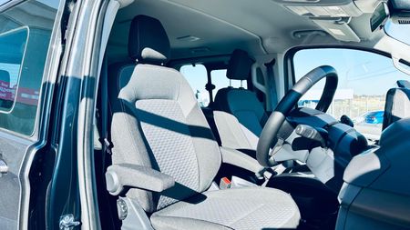 2025-Volkswagen-Kombi-20-TDI-Commerce-Auto-125kw_9