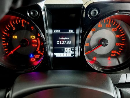 2023-Suzuki-Jimny-15-GLX-AllGrip-5-Door_10